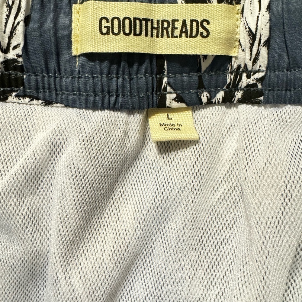 Good Threads Swim Trunks Size Large - Picture 7 of 10